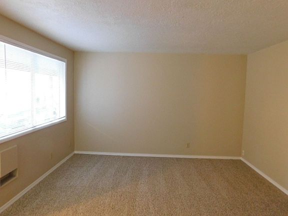 2nd image of 143 Connecticut Ave SE #145