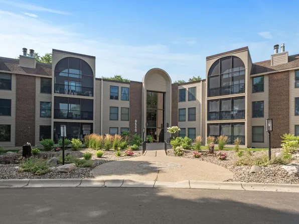 9550 Collegeview Rd APT 320, Bloomington, MN 55437