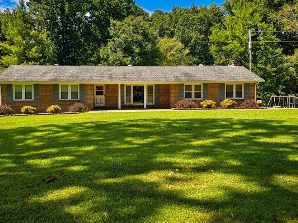 907 Asbury Dr, New Johnsonville, TN 37134