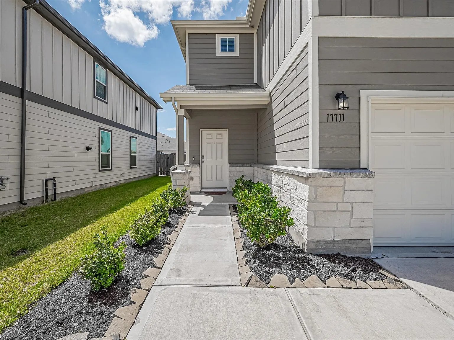 4 bed, 2.5 bath, 1656 sqft, $2,100 — Photo 3