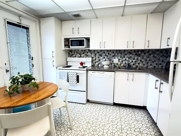 2950 N Palm Aire Dr APT 605, Pompano Beach, FL 33069