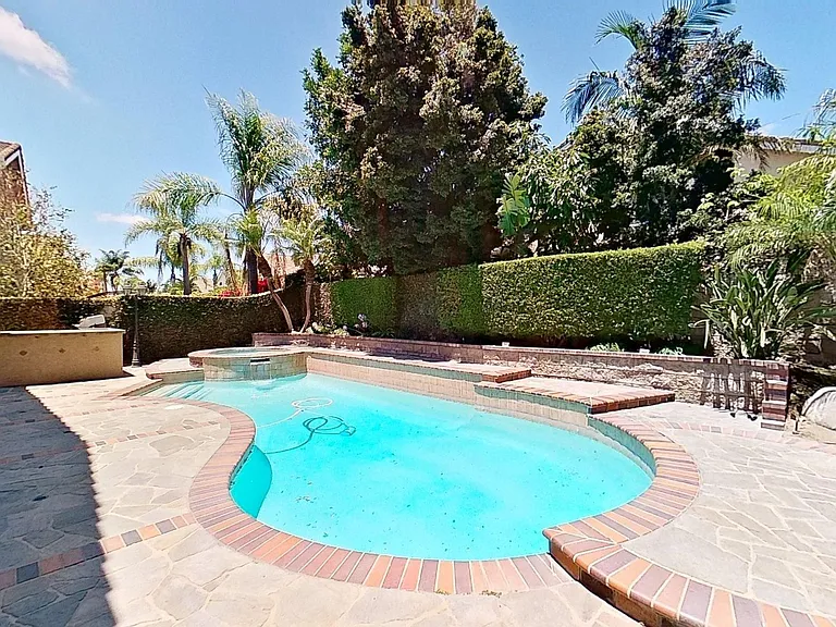 4749 E Bradford Ave — Photo 36