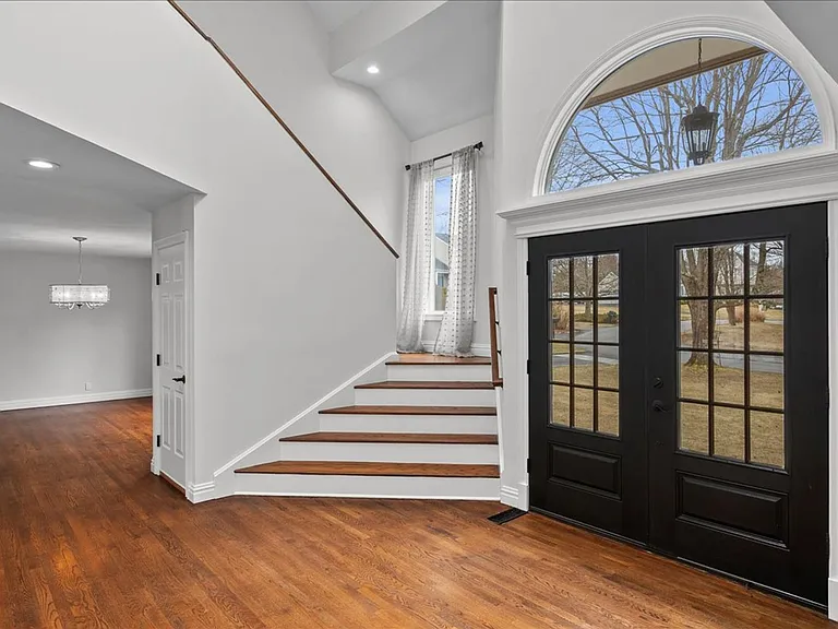 745 Iris Ct — Photo 3