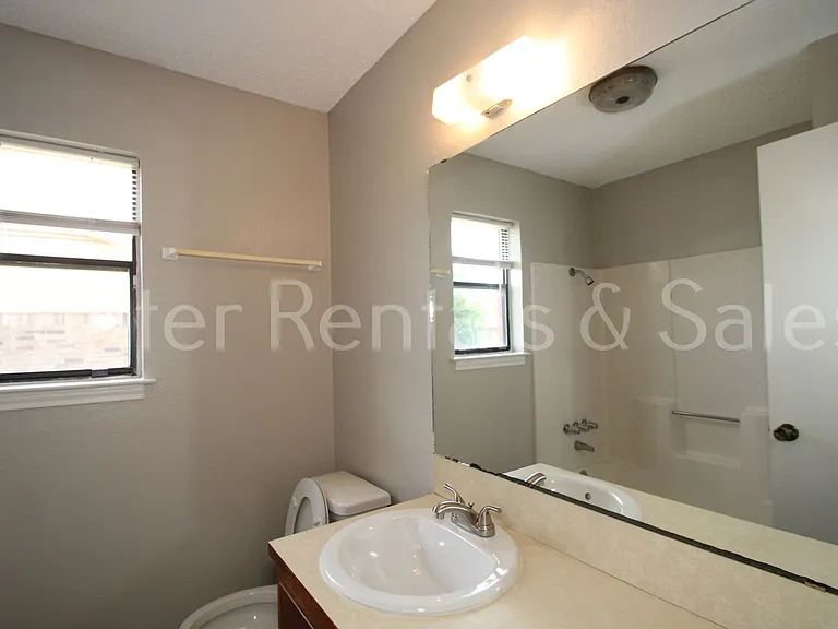 3801 Madison Dr — Photo 16