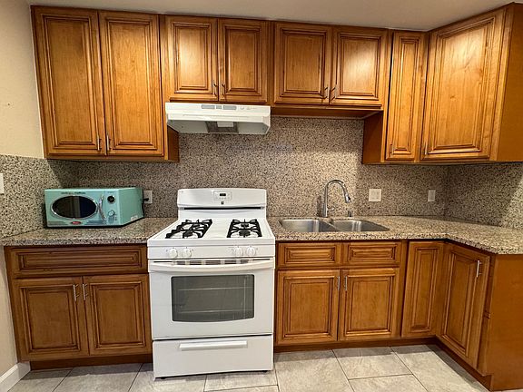 3rd image of 1832 Alta Mira Pl