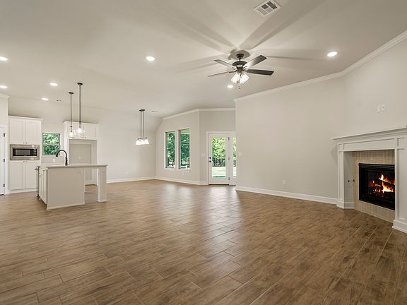 Example of Bellevue II floor plan - Features and Finishes may vary based on product availability