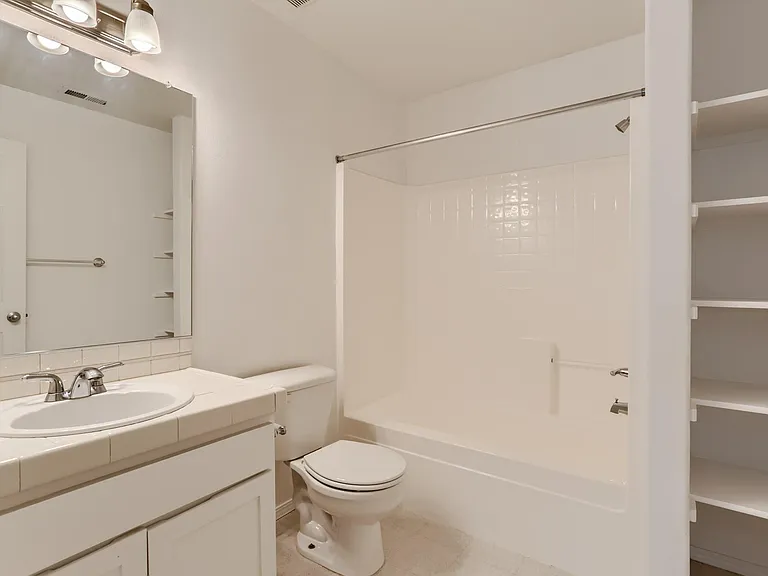 10245 NW Wilshire Ln #10245 — Photo 8