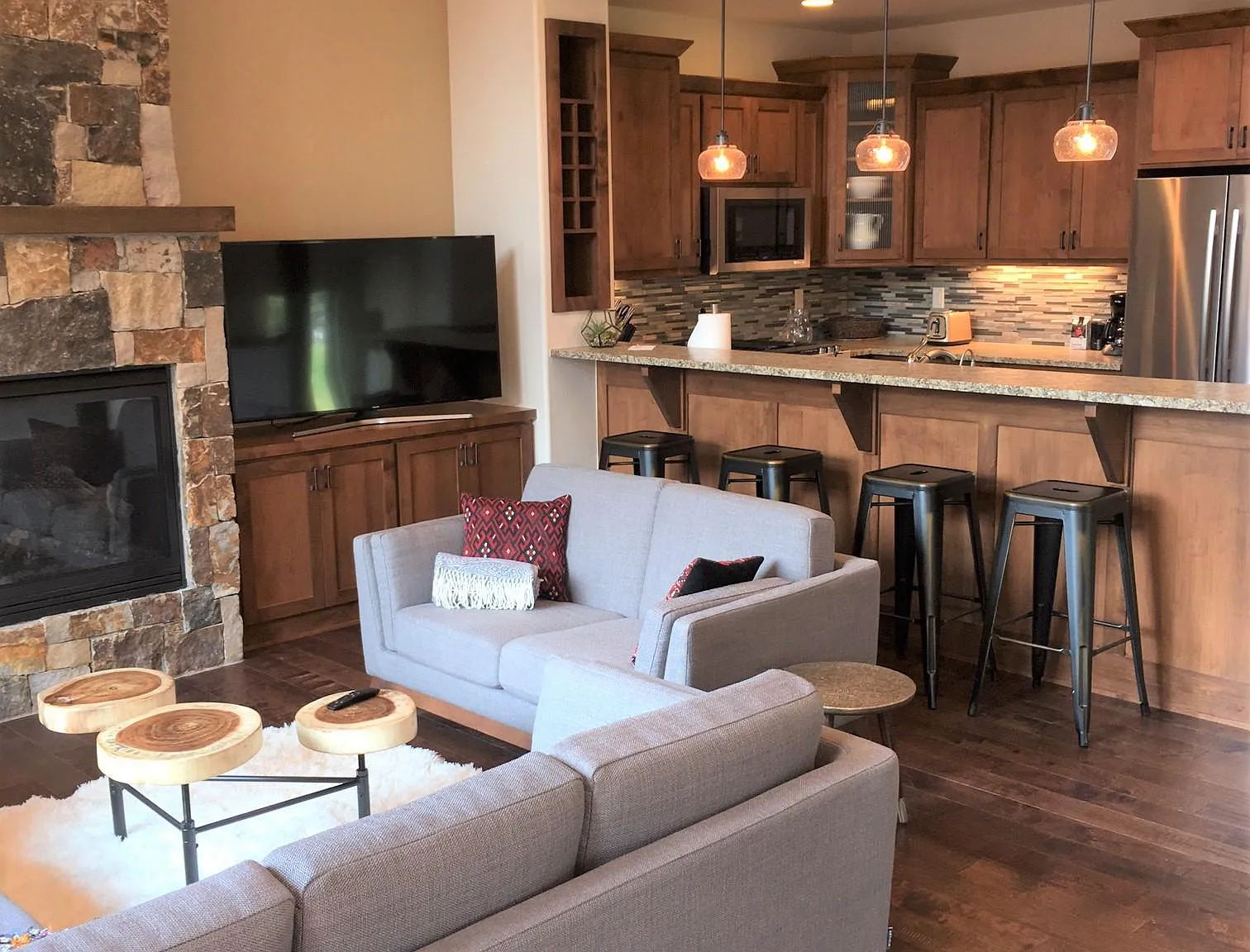 635 Clermont Cir — Photo 1