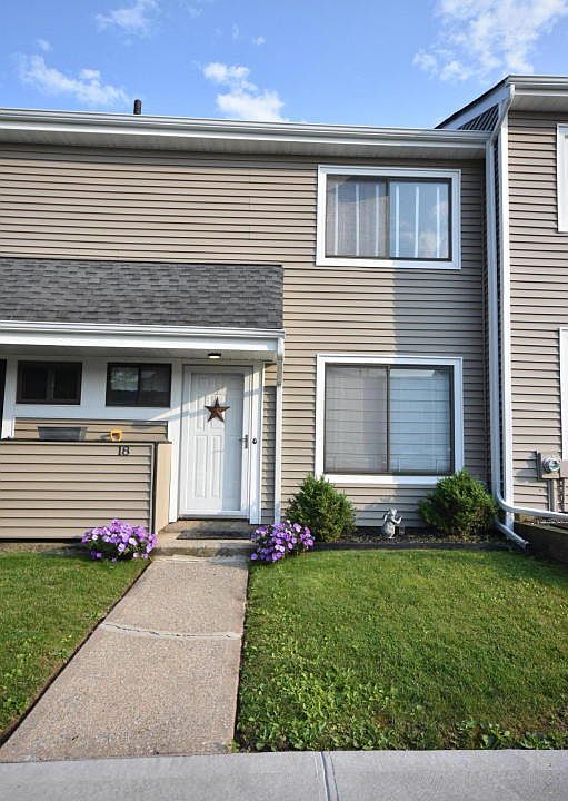 1st image of 18 Meadow Ct