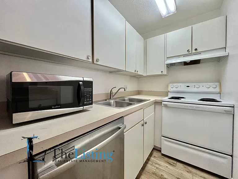 9126 Lake Chase Island Way — Photo 8