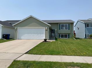 6113 24th St S, Fargo, ND 58104