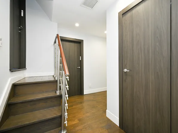 320 Whitman Drive image 23 of 27