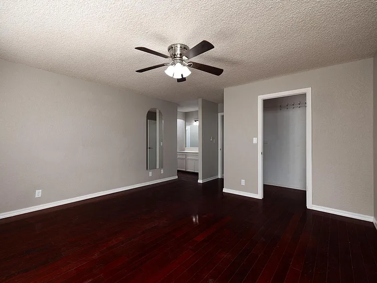 131 Mulholand Dr — Photo 8