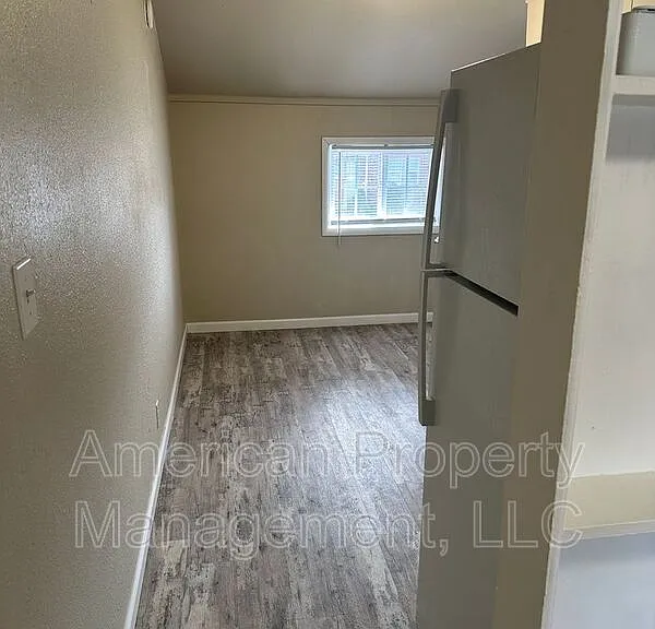 3605 1/2 E 16th St #B — Photo 8