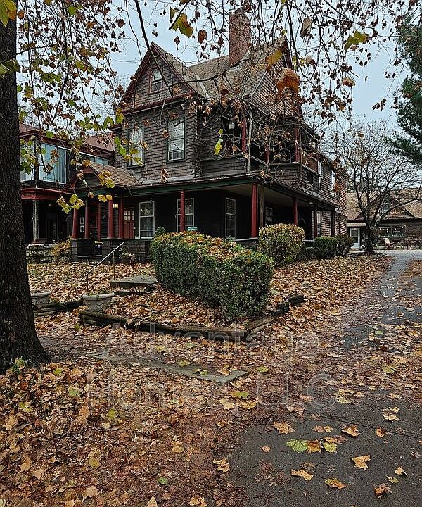 1st image of 3803 Bell St APT 1