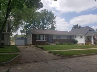 2469 S 95th St, West Allis, WI 53227