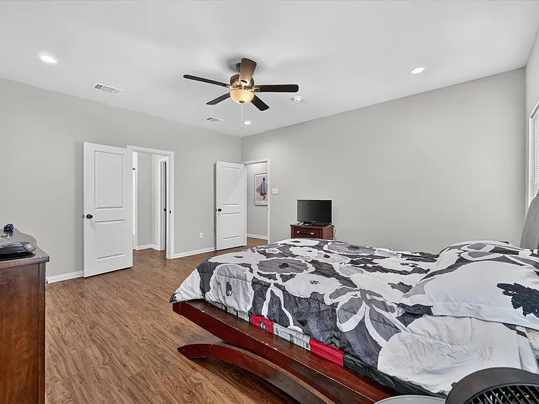 225 Sante Fe St — Photo 18