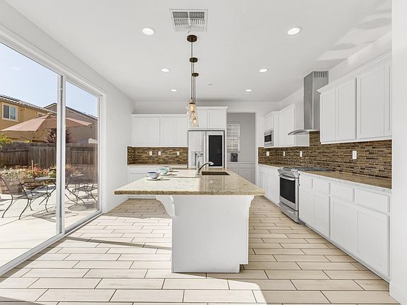 3rd image of 113 Clematis St