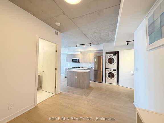 4th image of 203 Catherine St #1208
