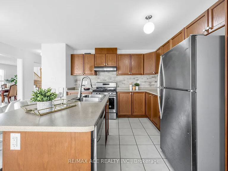 35 Turnerbury Ave — Photo 7