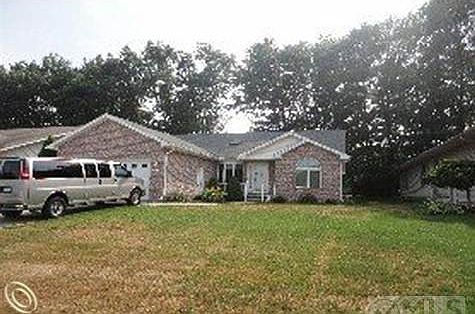 3921 Oak Hills Cr - front of hom