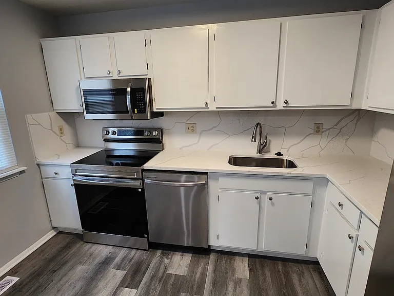 237 Alymer Ct — Photo 3