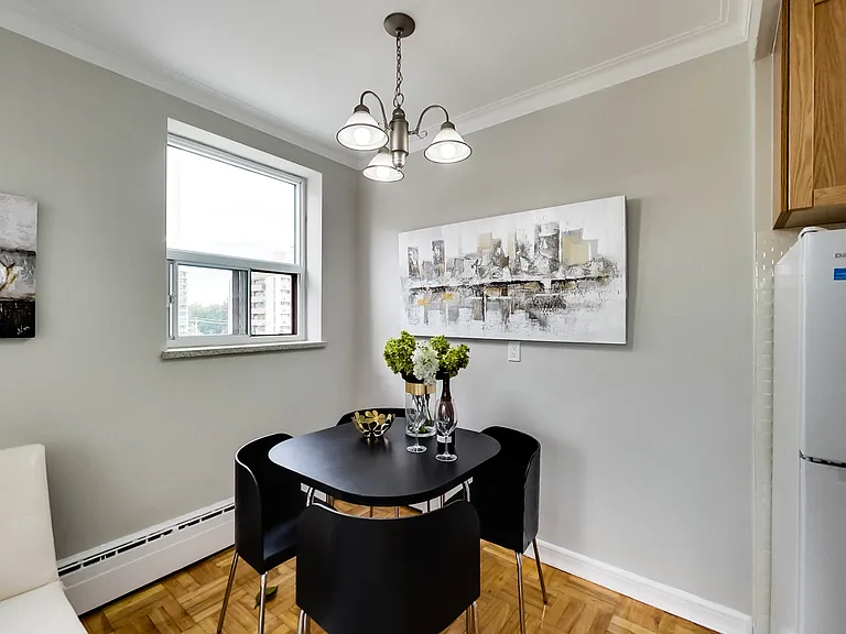 460 Eglinton Ave E #503 — Photo 32
