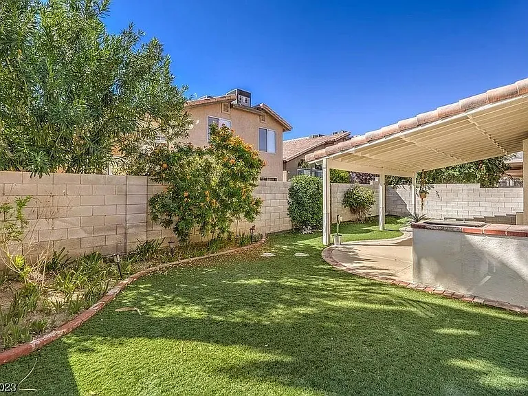 8939 Dove Cove Dr — Photo 30