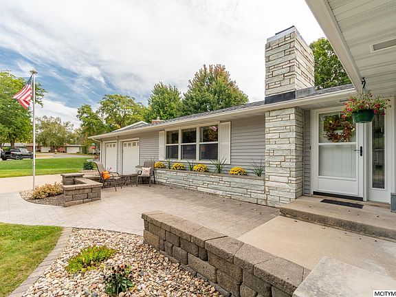 2nd image of 347 Lakeview Dr