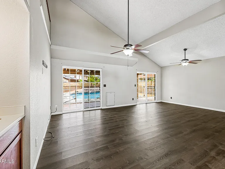 610 N Rosemont Cir — Photo 16