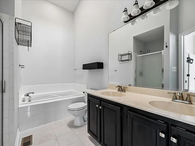 6630 Commodore Ct — Photo 17