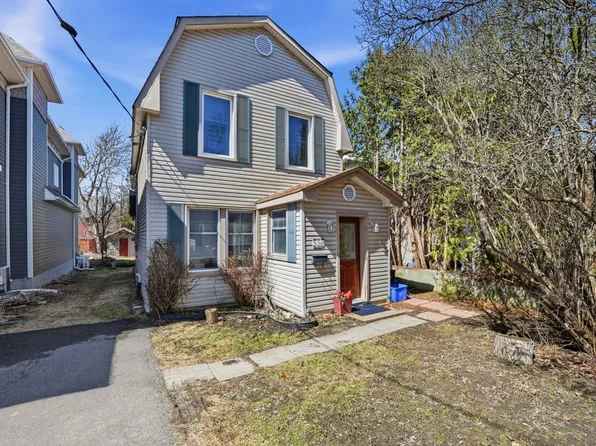 556 Melbourne Ave, Ottawa, ON K2A 1W8