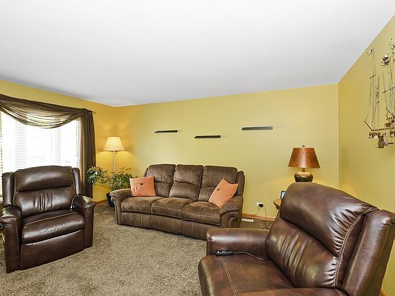 5th image of 15208 Oxford Dr