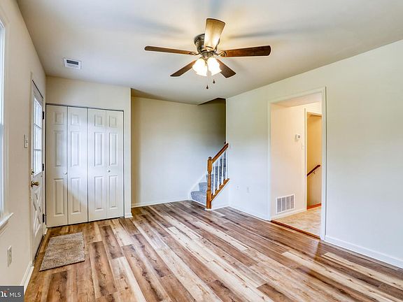 3rd image of 109 E Fairfax St