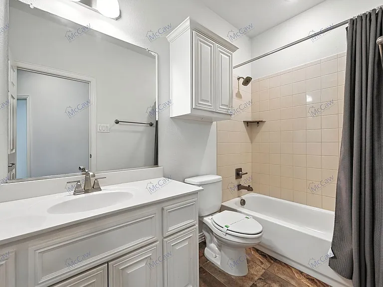 628 Castle St — Photo 20