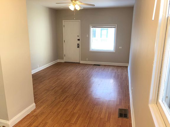 2nd image of 1927 N Sheffield Ave APT 2R