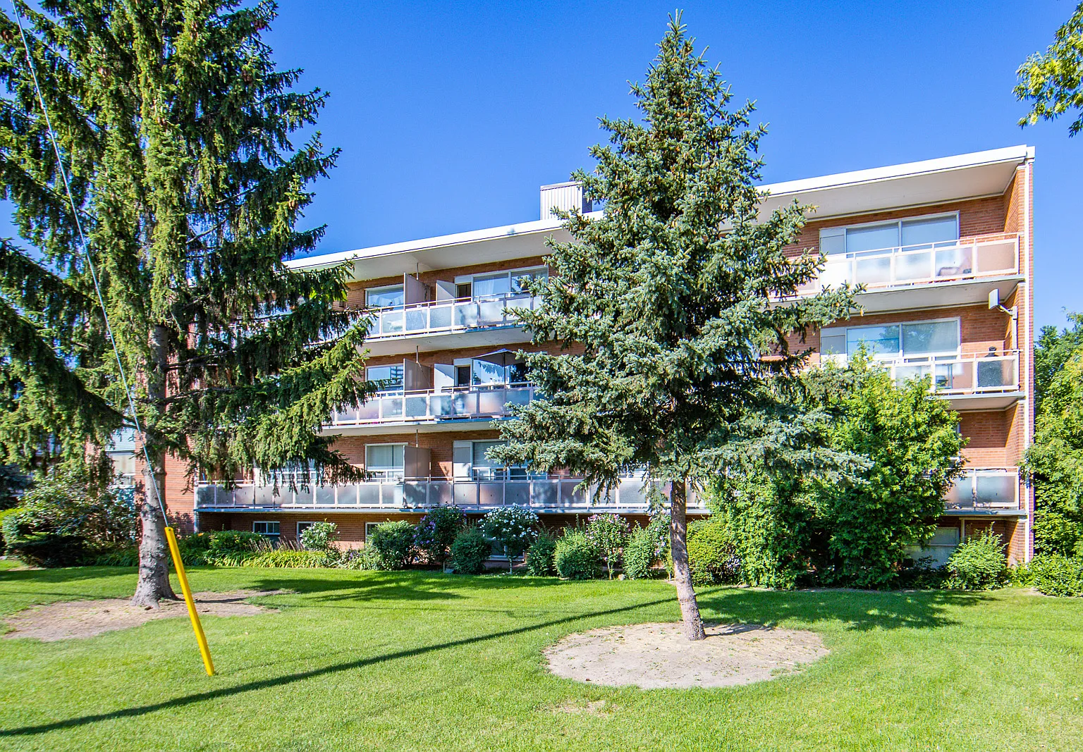 10 Elvaston Drive Toronto — Photo 1