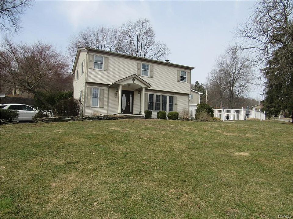 1st image of 3 Yankee Maid Ln