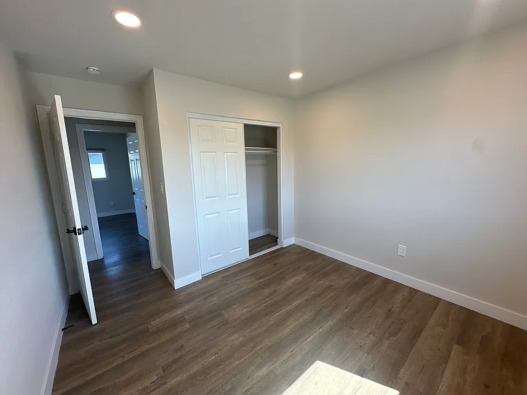 862 - 892 W Mines Ave — Photo 10