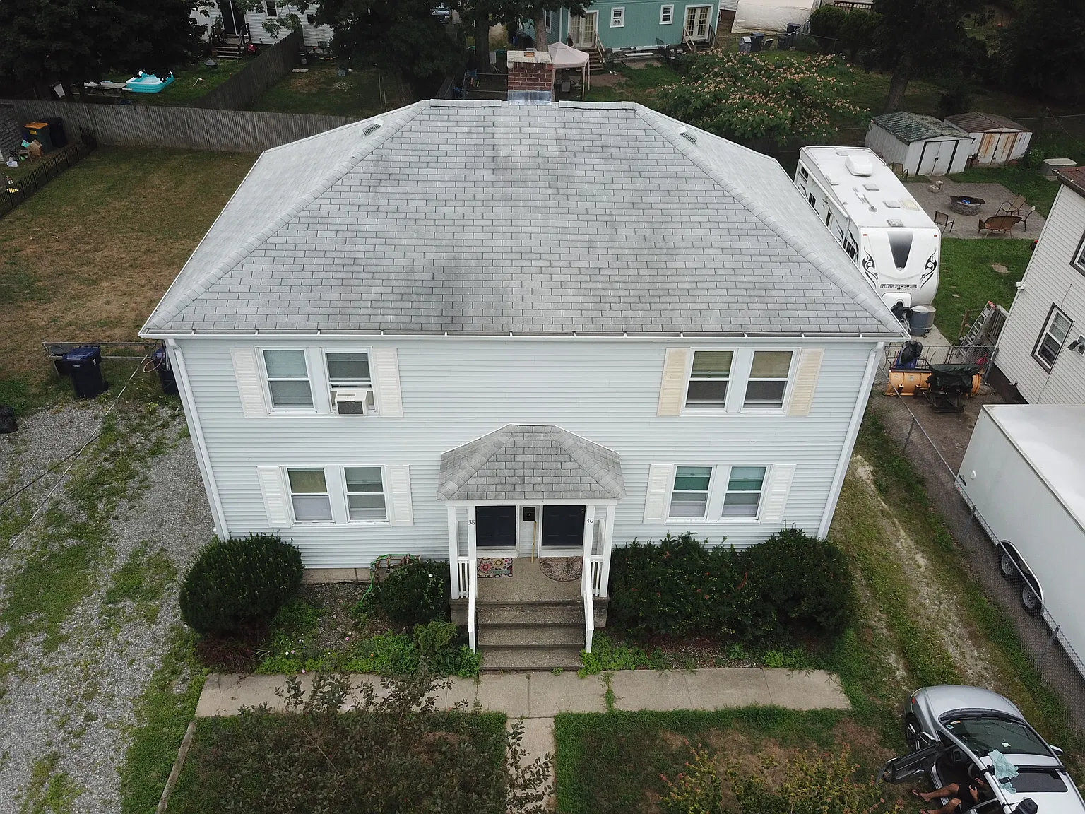2 bed, 864 sqft, $2,400 — Photo 1