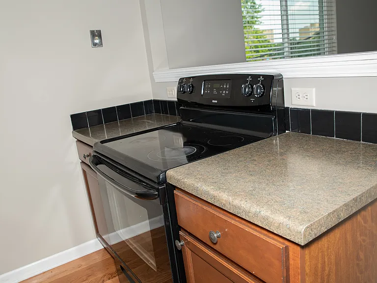 Hanscom Court — Photo 6