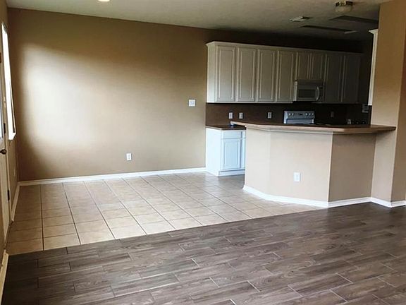 2nd image of 17203 Oakwood Chase Dr