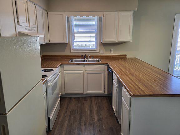 3rd image of 1657 Foxhaven Ct #5