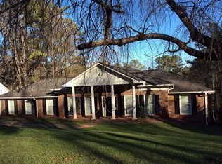 1135 Lake Dr, Roswell, GA 30075