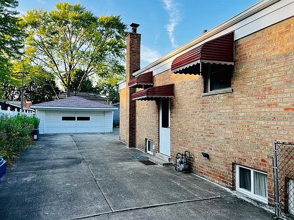 3rd image of 4324 Adeline Drive