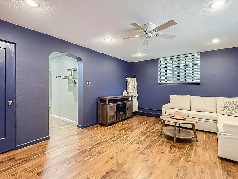 2233 Kearney St #19 — Photo 8