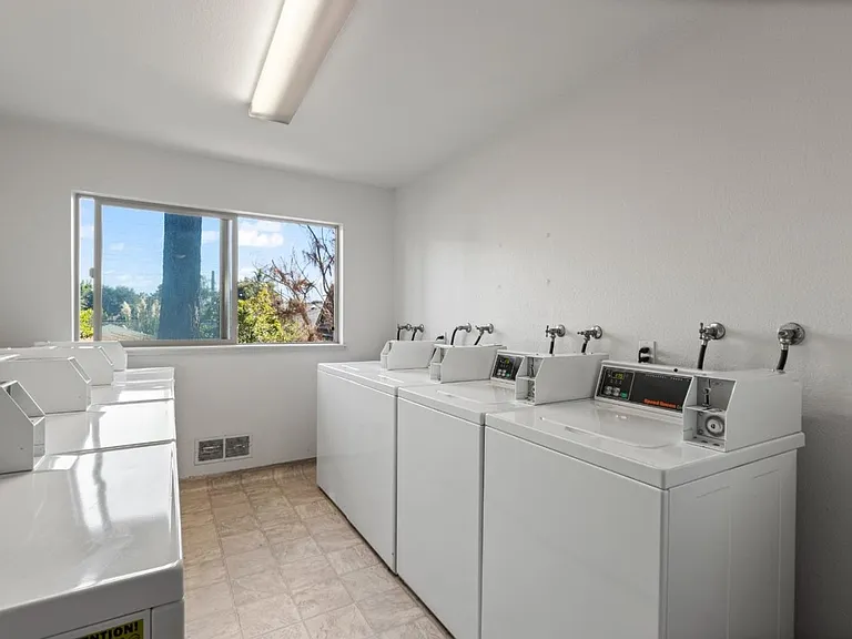 324 Catalpa St #205 — Photo 8