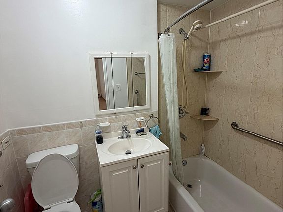 5th image of 140-55 34 Avenue #4R