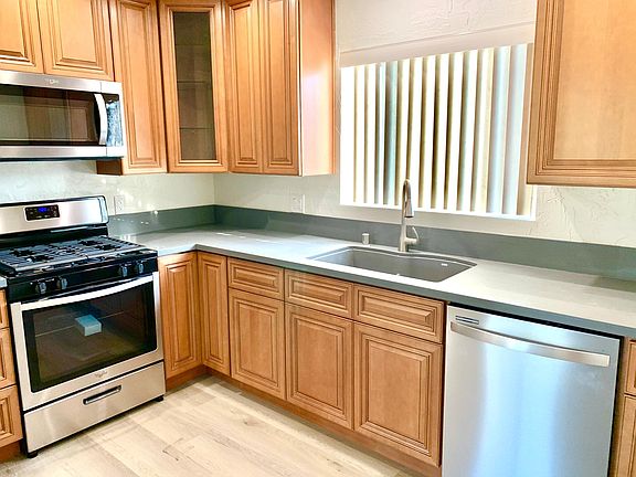 3rd image of 3567 Front St #6