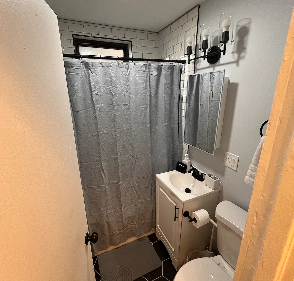 Blackstone Castle - 5135 S Blackstone — Photo 3